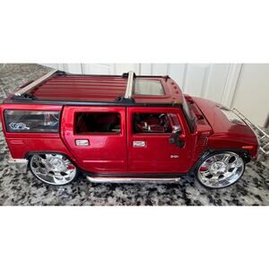 Maisto Playerz 1:18 Scale Die-cast Car Hummer H2 SUT Concept In Burgundy